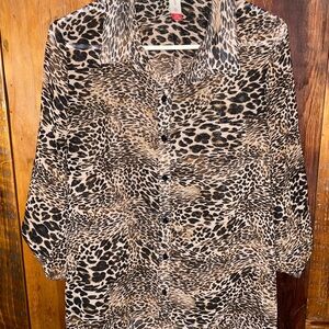 No Boundaries women’s Leopard Print Button-Down Shirt - Beige